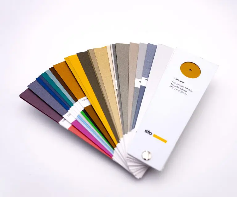 64 Metallic-Töne zeigt der neue Farbfächer für die Farbe StoColor DryonicM