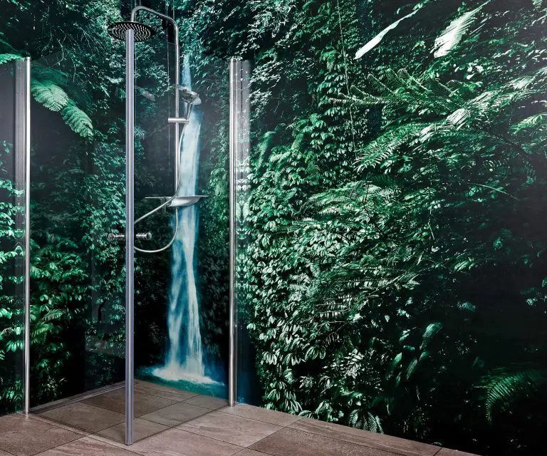 Das JuicyWalls Feuchtraum-System von Erfurt ermöglicht Fototapeten im Bad