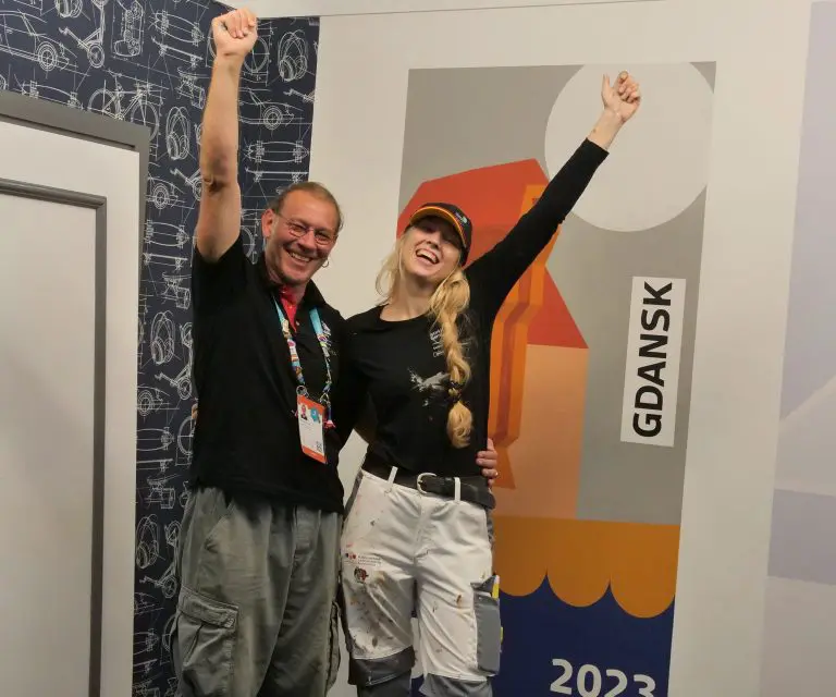 Freya Spitzer mit Trainer Matthias List bei den EuroSkills 2023